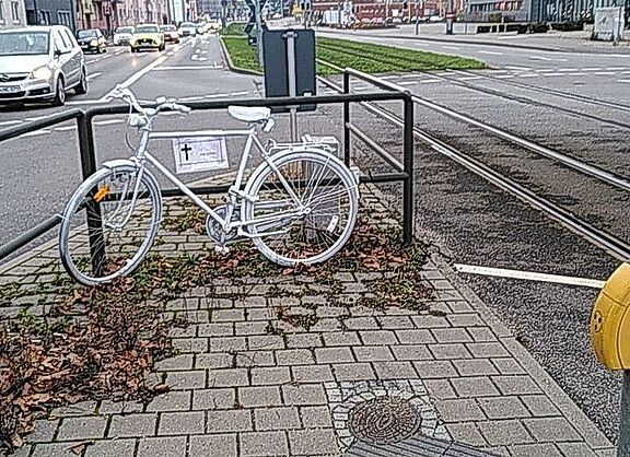 Ghostbike in der Lettestraße, steht für Ride of Silence