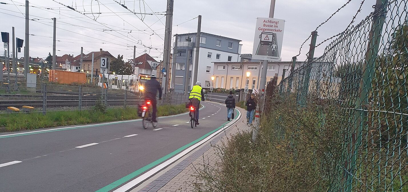 Birkenauer Straße mit Rad- und Fußverkehr