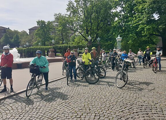 Teilnehmer und Teilnehmerinnen einer Radtour des ADFC Mannheim