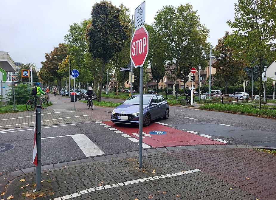 Unfallschwerpunkt Steubenstr. Ecke Feldbergstr. Bild von der Kreuzung Steubenstr. Ecke Feldbergstraße