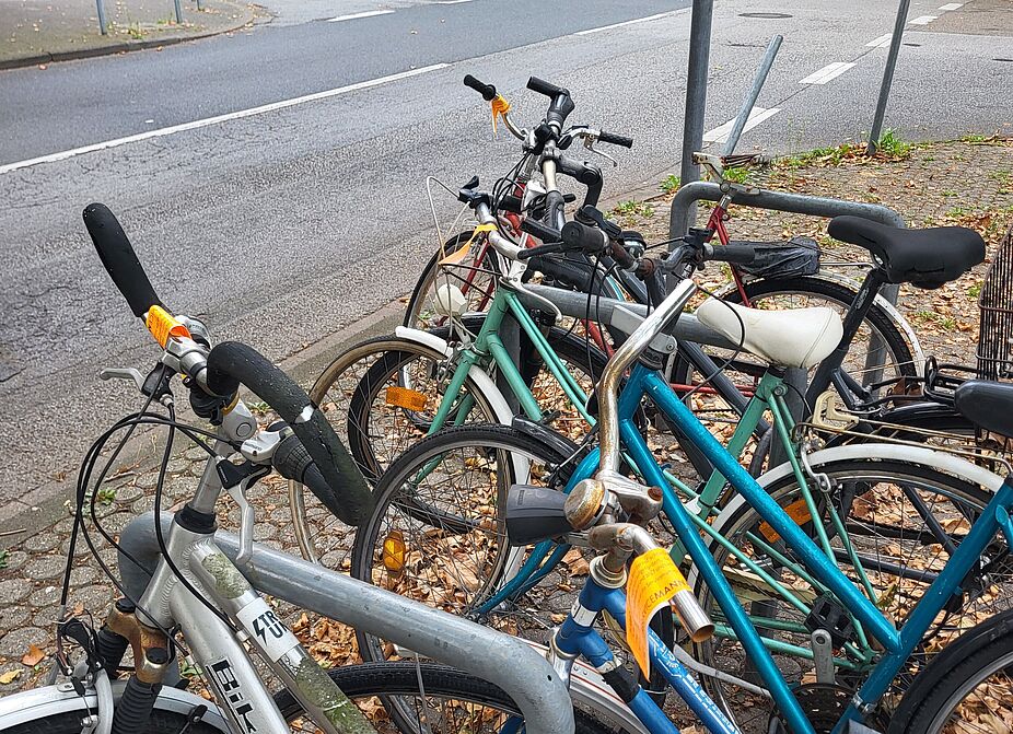 Schrott-Fahrräder in der Langen Rötterstraße