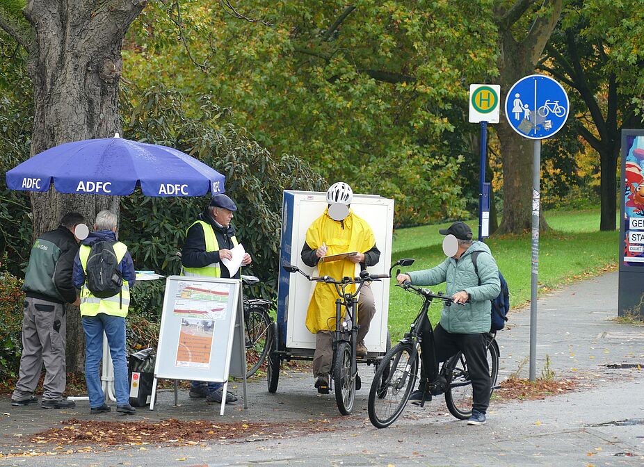 Infostand des ADFC Mannheim am Theresienkrankenhaus Infostand des ADFC Mannheim am Theresienkrankenhaus