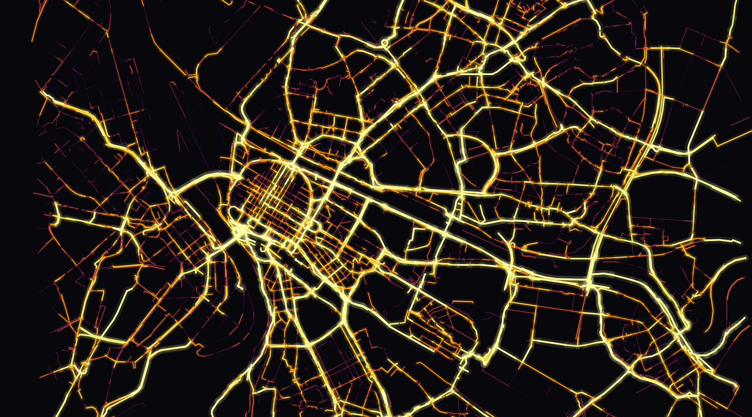 Dunkle Karte des Mannheimer Straßennetzes, in der die von Stadtradeln-Teilnehmenden befahrenen Strecken nach Häufigkeit eingefärbt sind – hell leuchtend die meistgenutzten Radrouten, dunkelrot die selten befahrenen Wege.
