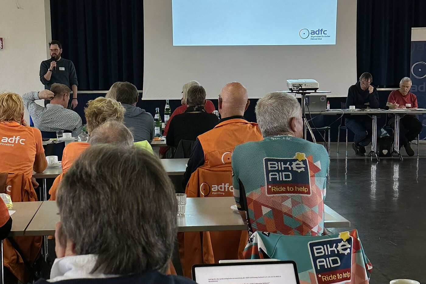 Gemeinsam stark und zukunftsfest - dafür will der ADFC in Schleswig-Holstein eine Engagementstrategie erarbeiten Gemeinsam stark und zukunftsfest - dafür will der ADFC in Schleswig-Holstein eine Engagementstrategie erarbeiten