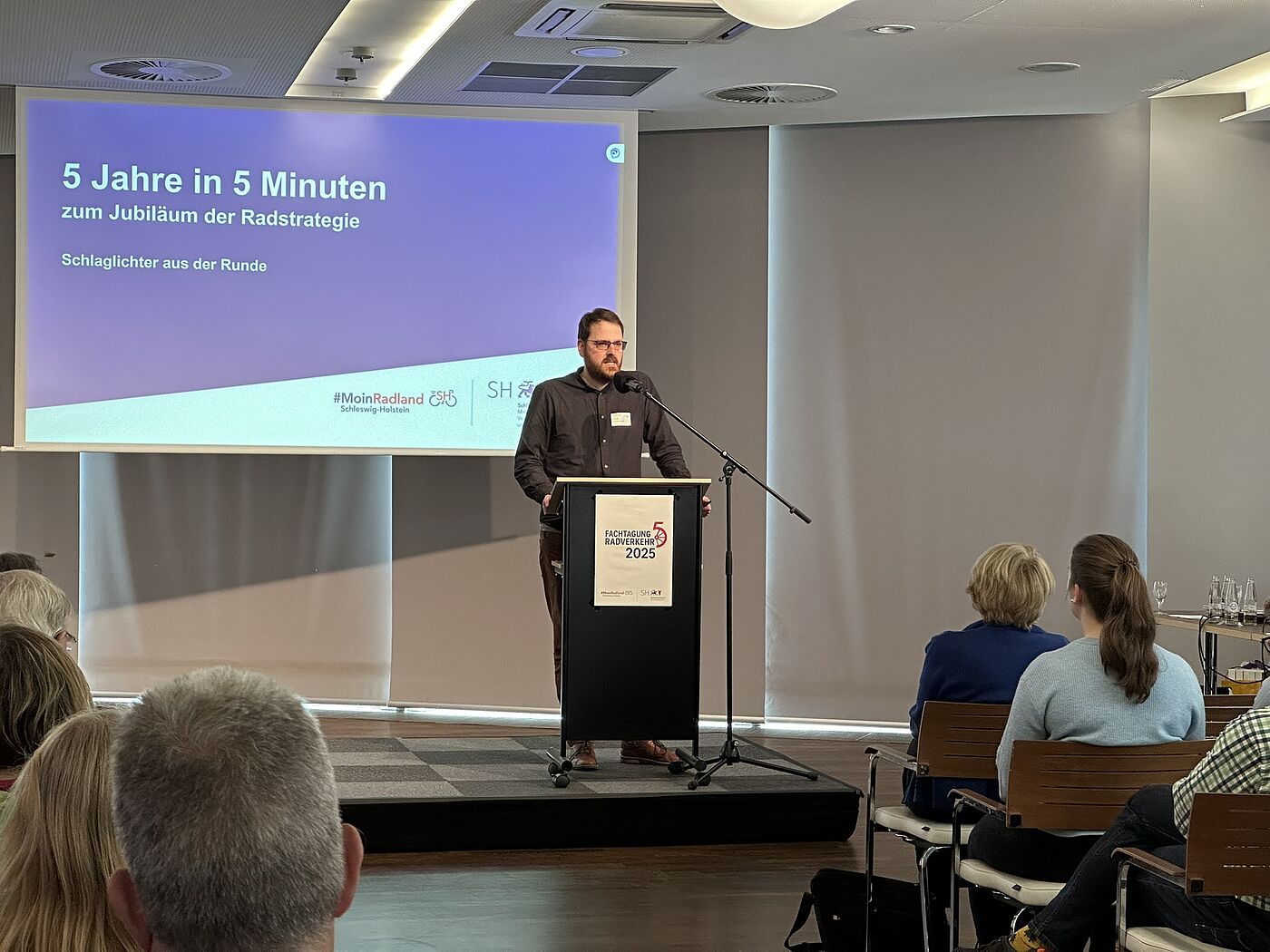 ADFC SH-Geschäftsführer Jan Voß gratuliert zum Jubiläum ADFC SH-Geschäftsführer Jan Voß gratuliert zum Jubiläum: "Radverkehrsförderung ist Gemeinschaftsaufgabe"